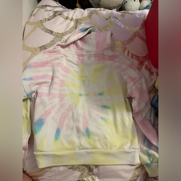 tie-dye outer banks graphic cropped hoodie - Picture 2 of 4